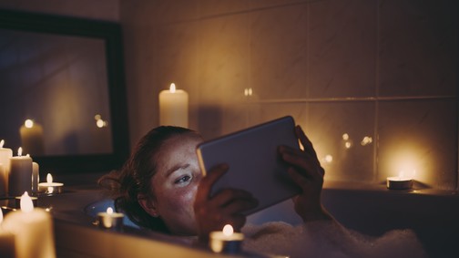 Hideg téli estékre: íme a forró fürdő 3 jótékony hatása