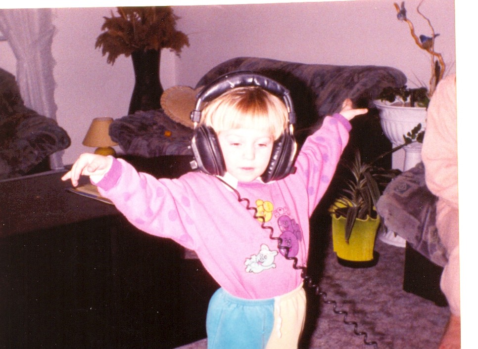 Igazi stílusikon szerepel a GLAMOUR májusi divatanyagában: Schoblocher Barbara, a Blahalouisiana énekesnője