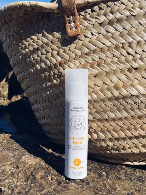 Sun Care fényvédő arcra SPF30 HARANGVÖLGYI 12 300 Ft/50 ml (246 Ft/1 ml)