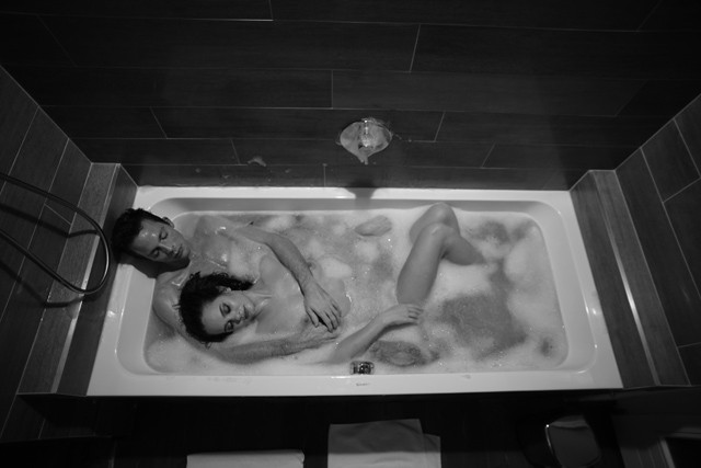 400 csók egy nap alatt! Bemutatjuk Puskás Peti és Ív szuperérzéki új klipjét