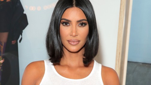 Kim Kardashian rövid feszülős ruhája a hónap legszexibb darabja