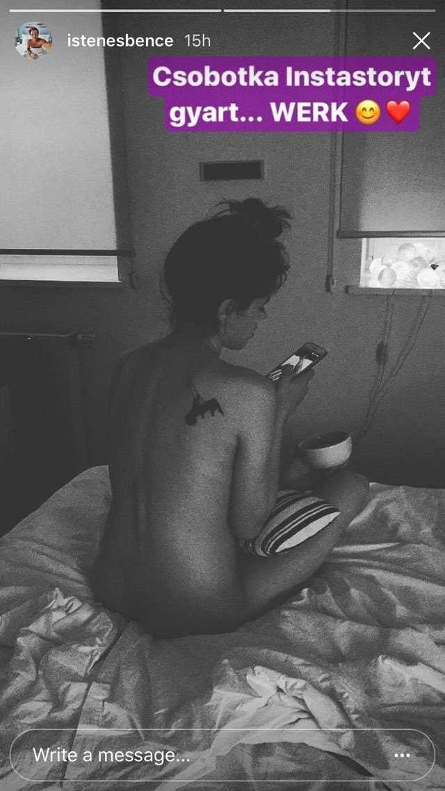 Csobot Adél meztelen! Egy szál mobiltelefonban Istenes Bence fotóján!