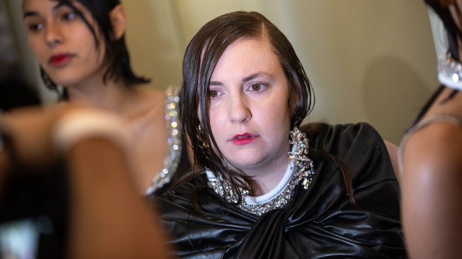 Lena Dunham bebizonyította, hogy a pucérruha mindenkié