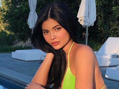 Kylie Jenner igazi olasz donnaként romantikázott ebben a szexi ruhában