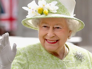 Elképesztő ajándékkal lepte meg dédunokáját Erzsébet királynő: a kis Archie odáig volt a boldogságtól