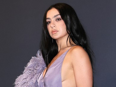 A MySpace-n és raktárbulikon kezdte Charli XCX, az idei Sziget egyik legnagyobb dobása