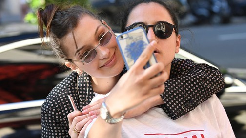 Bocs, de Bella Hadid farmerje egyszerűen bűnronda