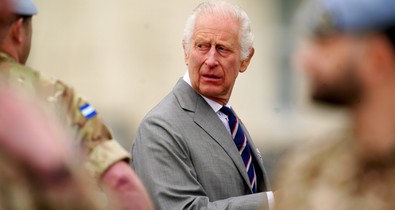 Károly király egyszerre üzent fiának és öccsének ezzel a húzással