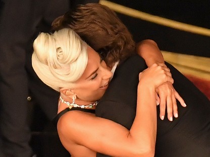 Szépen kérünk, ne durkkoljatok azért, hogy Lady Gaga és Bradley Cooper összejöjjenek