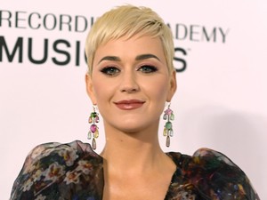 Lebeszéltük volna Katy Perryt erről a ruháról