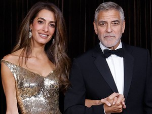 Amal Clooney élete legszebb ruhájában lépett a vörös szőnyegre, csak úgy ragyogott George Clooney mellett