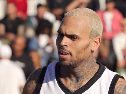 Undorító! Chris Brown minden idők egyik legdurvább nemi erőszakáért felelős