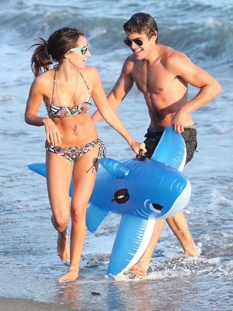 460-zac-efron-ashley-tisdale-d0000D75071483e83985f.jpg
