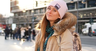 Színes darabokkal kezdi a hetet Laudon Andi