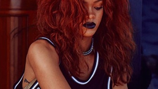 Rihanna tovább nyaral