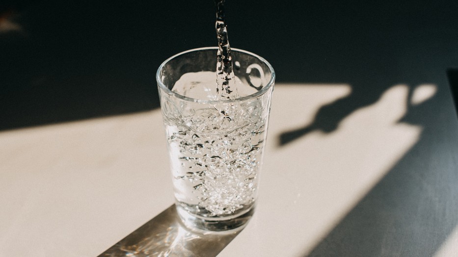 Túl sok vizet iszol? Vigyázz, a túlhidratáltság nem vicc! 