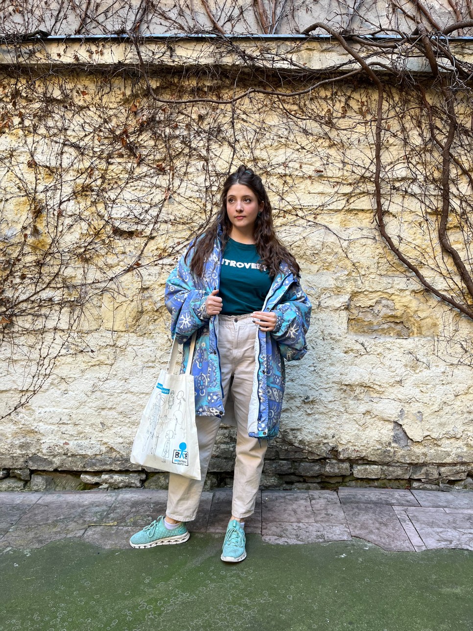 Cseri Hanna a tenger színeiben kezdi a hetet