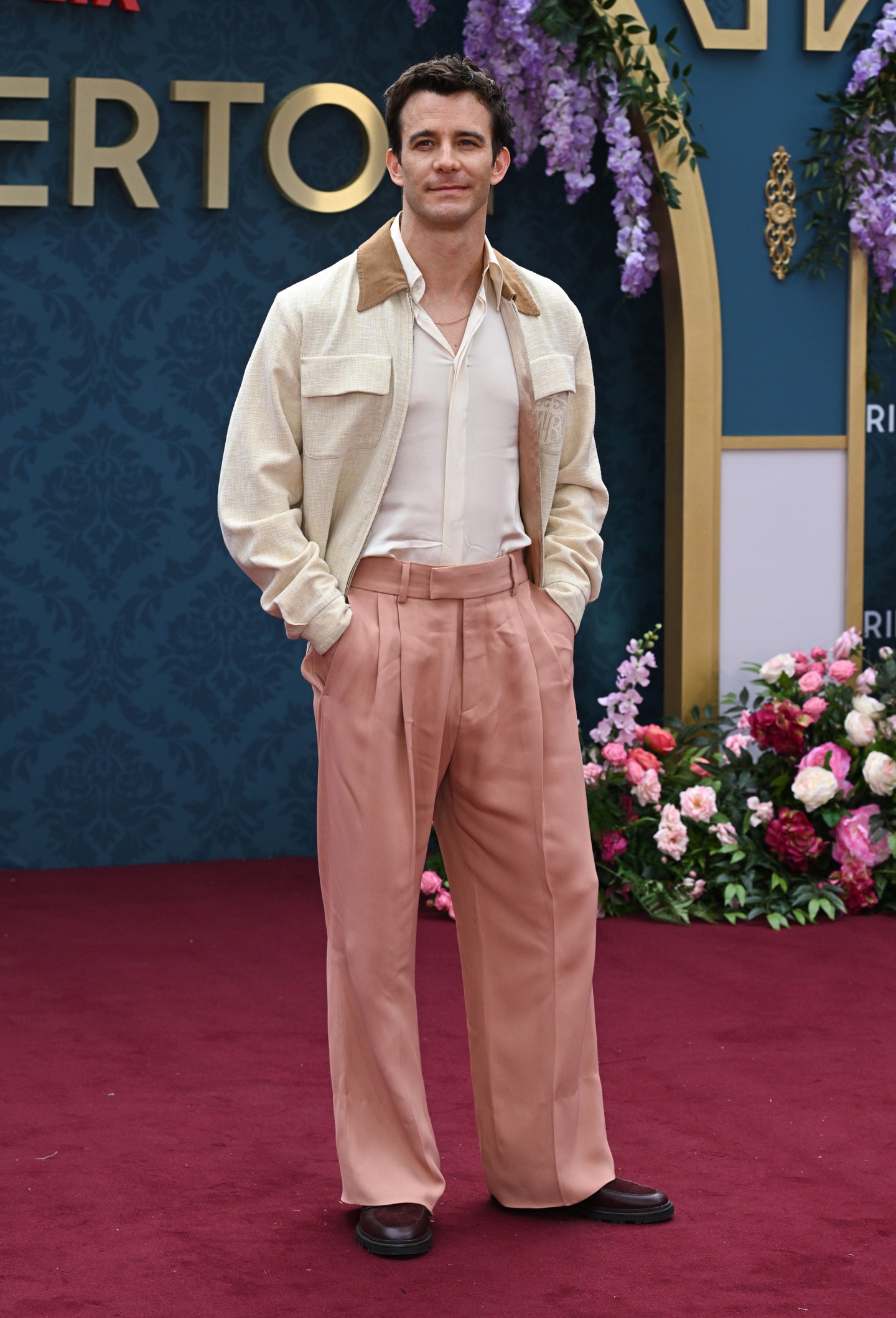 A Bridgerton sztárjai mindenkit elvarázsoltak a vörös szőnyegen 