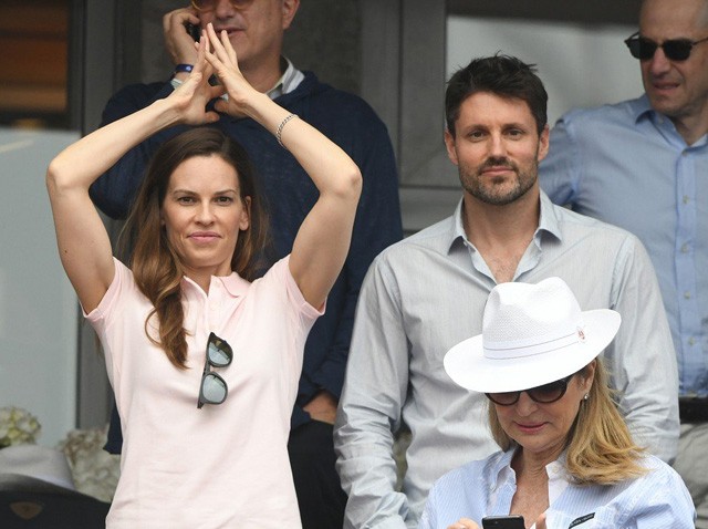 Hilary Swank és Philip Schneider