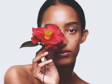 A luxus és az ökotudatos szemlélet találkozása: Itthon is elérhető a Chanel N°1 bőrápoló termékcsalád