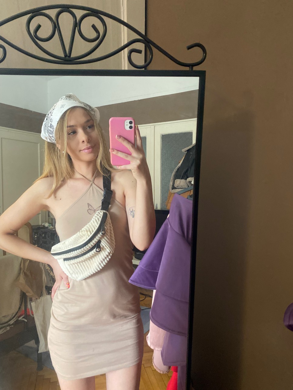 A retro fejkendők szerelmese Szécsi Böbe