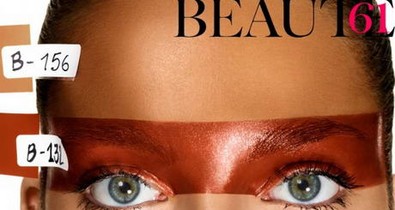 Mihalik Enikő meztelenül barnítja magát