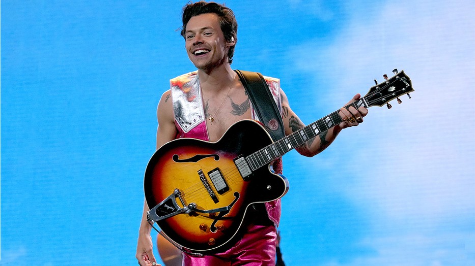 Harry Styles szeme megsérült, mert egy rajongó megdobálta - Üdv a valóságban, ahol úgy tűnik, semmi sem számít