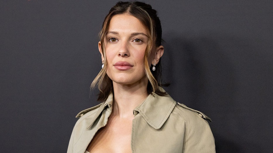 Millie Bobby Brown meztelenruhában tündökölt