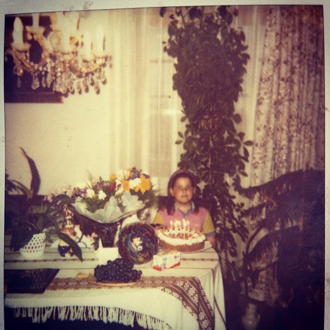 Szegedi Katát meg kell zabálni ezen a gyerekkori fotón!