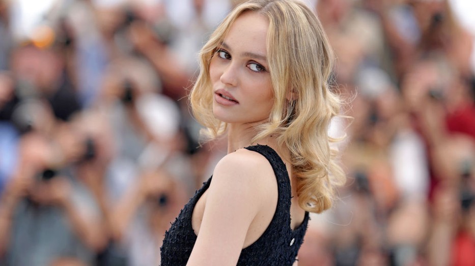 Lily-Rose Depp elképesztő magabiztossággal mutatja meg a testét