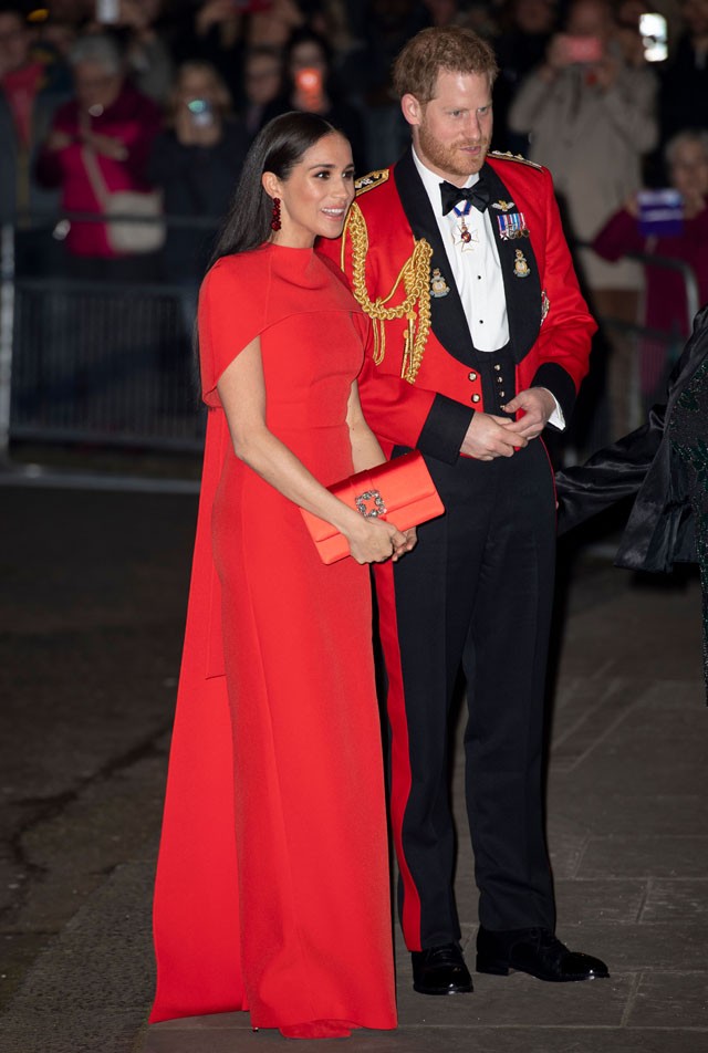 Azt hittük csak Diana hercegné mert bevállalni ilyen szuperszexi ruhát, de most Meghan Markle is megtette