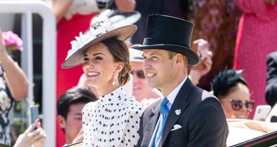 Feltűnt már ez a furcsa szokás Katalin hercegné és Vilmos herceg testbeszédében?