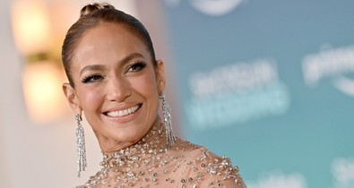 Jennifer Lopez a világ legrövidebb ruhájában pózol, formás lábai csak úgy vonzzák a tekinteteket
