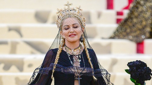 Madonna egy szál melltartóban ünnepelte párja 29. születésnapját, szettje nem sokat bízott a képzeletre