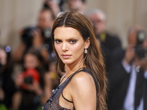 Kendall Jenner videóján nevet a fél világ. A ruha gyönyörű, de lehet, hogy enyhén szűk