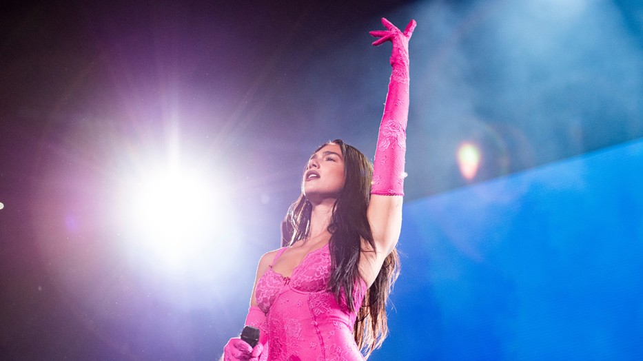 Hivatalos: Dua Lipa a pucérruhák hercegnője