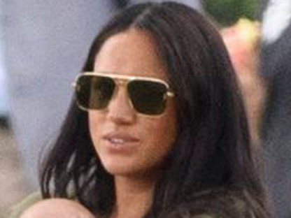 Elolvadsz: Meghan Markle váratlanul a kis Archie-val a karján jelent meg a lovaspóló meccsen