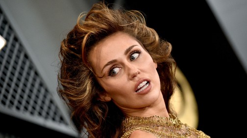 Miley Cyrus pucérruhájától, Billie Eilish Barbie-kabátjáig - mutatjuk a 2024-es Grammy-gála legelképesztőbb megjelenéseit