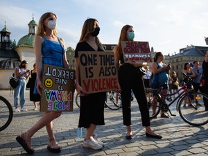 Ezek a női mozgalmak felrobbantották az internetet