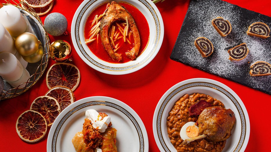 Karácsonyi klasszikusok az ünnepi asztalon – halászlé, töltött káposzta, sólet és mákos bejgli stresszmentesen, otthonra