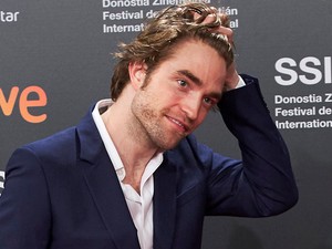 Robert Pattinson olyat vett fel a vörös szőnyegre, amit egyáltalán nem illik