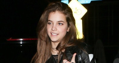 Palvin Barbara smink nélkül, vagány motoros dzsekiben