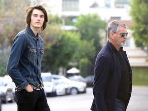 Gondoltad volna? Pierce Brosnan fia átkozottul helyes srác!