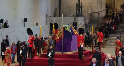 Erzsébet királynő halála és temetése a saját veszteségeink felett érzett fájdalmat is felidézheti –  A pszichológus véleménye