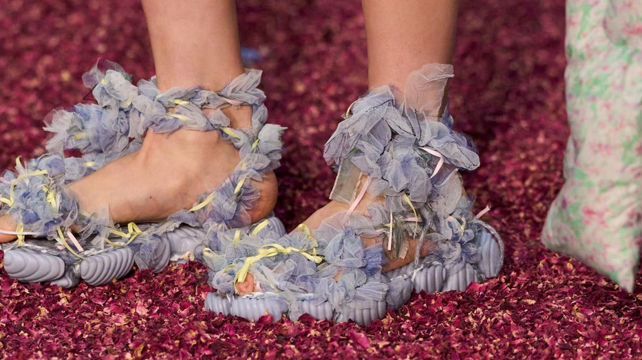 Egy igazán megosztó darab: az apa szandál