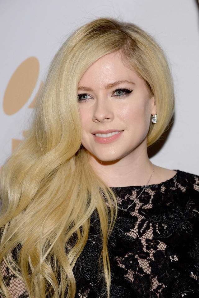 Avril Lavigne megtalálta eltitkolt ikertestvérét, és nem is akárki az!