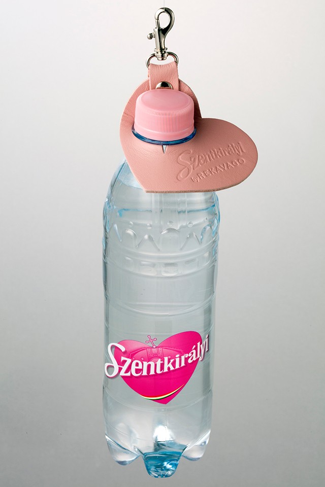 Magyarország egyik legismertebb divattervezője kiegészítőt tervez a Szentkirályinak!