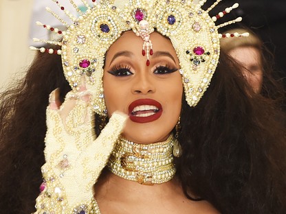Cardi B-re támadt egy rajongó a Met gála után, csúnya véget ért a történet