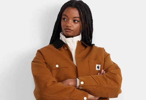 Íme a női kabát, ami kiállta az idő próbáját, és tarol 2024-ben