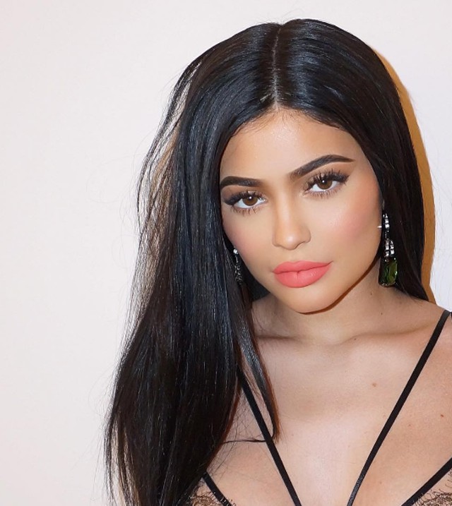 Kylie Jenner eszméletlen bikinis testtel hergel az Instagramon